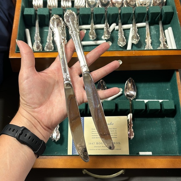 1847 Rogers Bros. Reflection 60pc silver plate flatware set - Picture 7 of 17